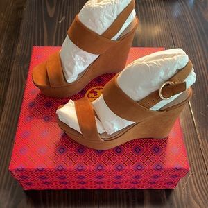 NIB Tory Burch Loretta 120 mm Platform Wedge Lancaster Suede New Cuoio size 6.5